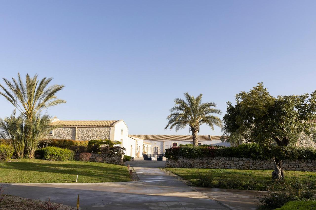 Hotel Masseria Del Carrubo à Noto Extérieur photo